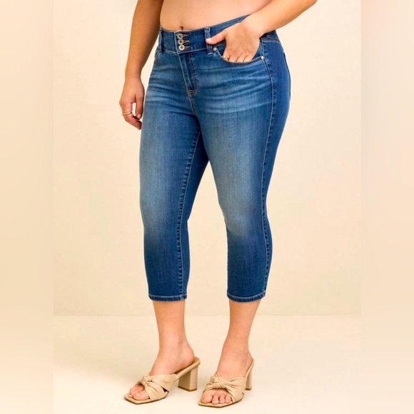 Torrid Crop Jegging 16 Short NWT - Picture 3 of 5